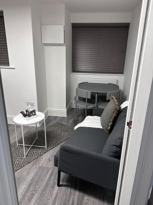 2bed Flat In ! Apartment *