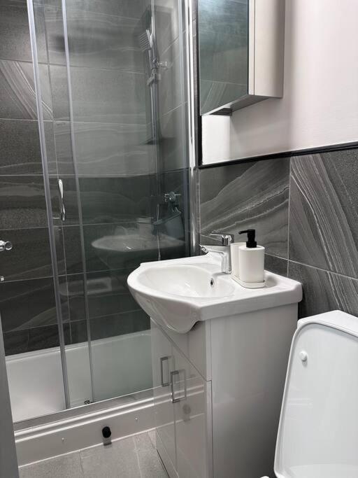 Apartment 2bed Flat In !