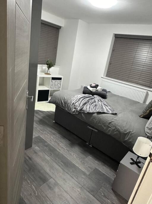 2bed Flat In ! *