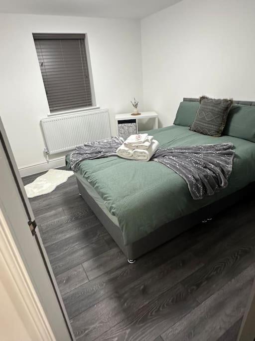 2bed Flat In !